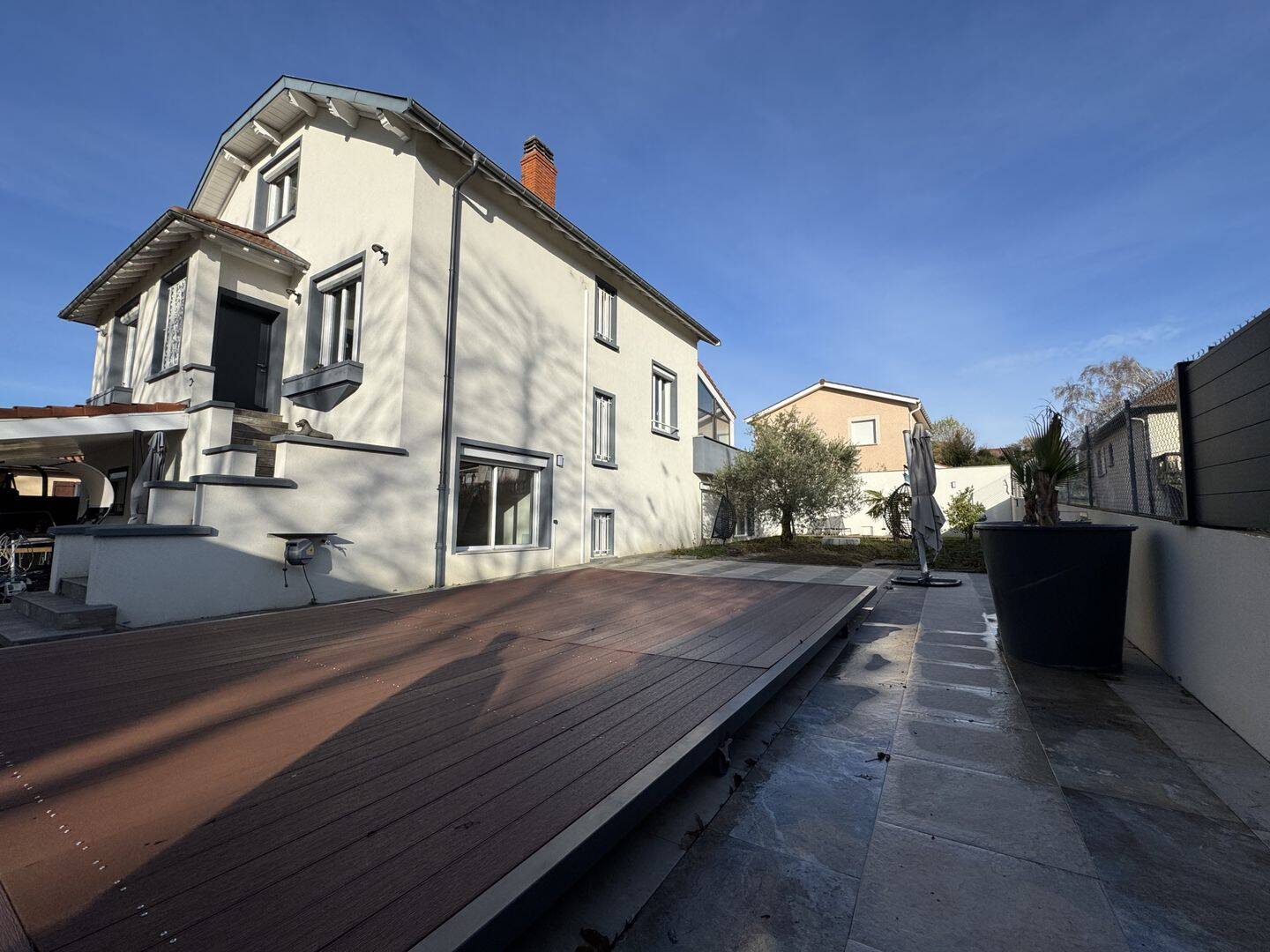 Maison 8 pièces 353 m² · à Feyzin · 352,9 m² · 669 000 €
