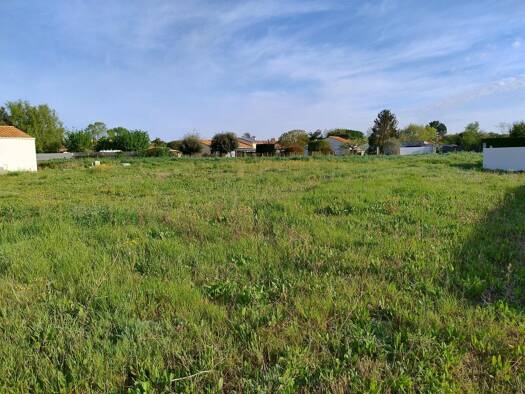 Terrain constructible viabilisé à vendre 116 700 € 486 m² de terrain Saint-Laurent-de-la-Prée 17450