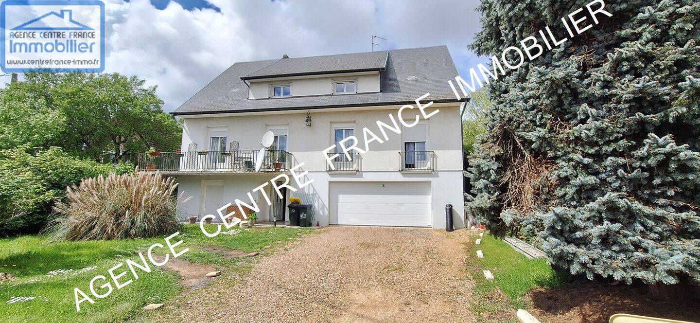 Maison 8 pièces 310 m² · à Bourges · 310 m² · 374 400 €