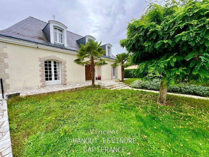 Maison 7 pièces 191 m² · à Les Hauts-d'Anjou · 191 m² · 340 000 €