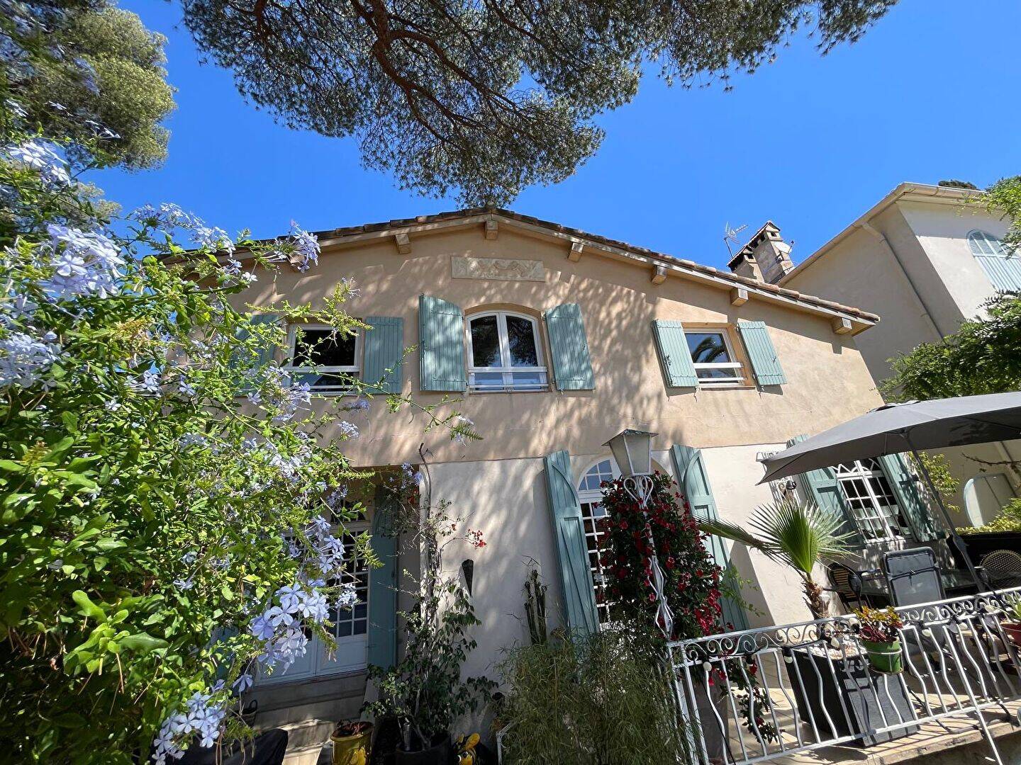 Maison 8 pièces 200 m² · à Saint-Cyr-sur-Mer · 200 m² · 1 250 000 €
