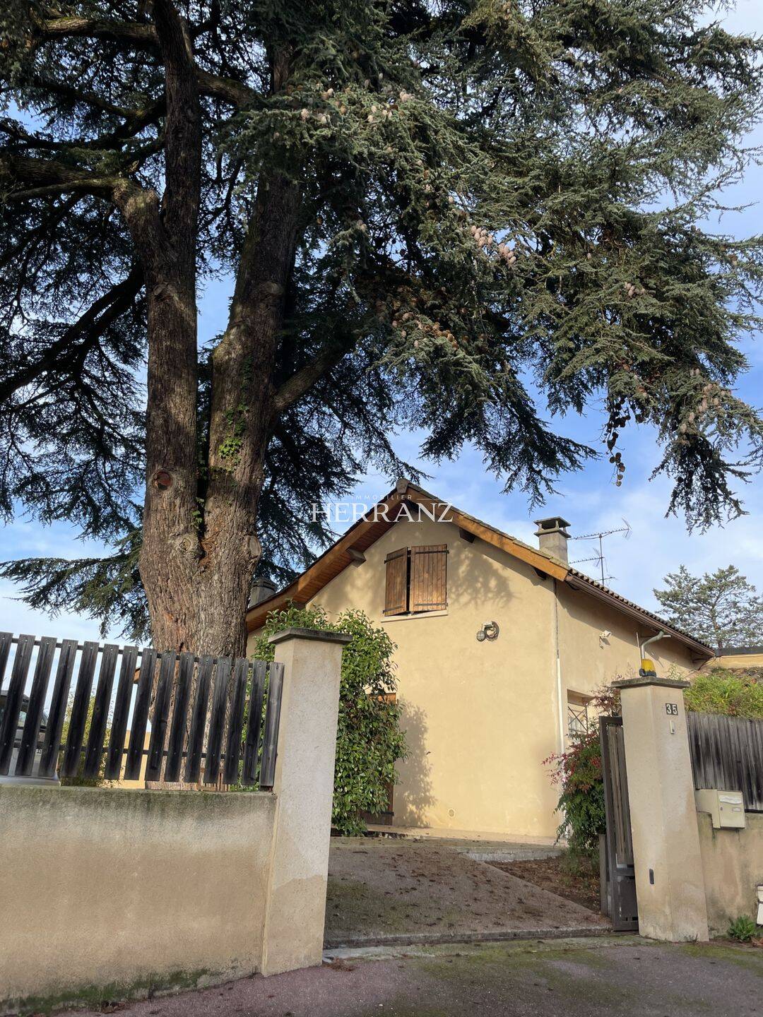 Maison 6 pièces 615 m² · à Castillon-la-Bataille · 615 m² · 340 000 €