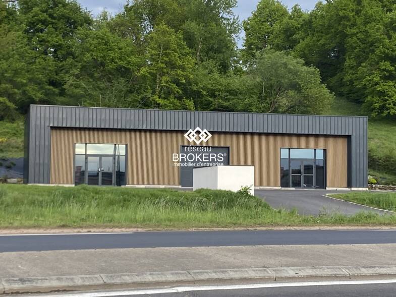 Local commercial à louer 1 524 € 107 m² de surface de vente Zone Industrielle Thiers 63300