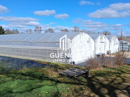 Entrepôt à vendre 220 000 € 2 600 m² d'espace de stockage Montluçon 03100