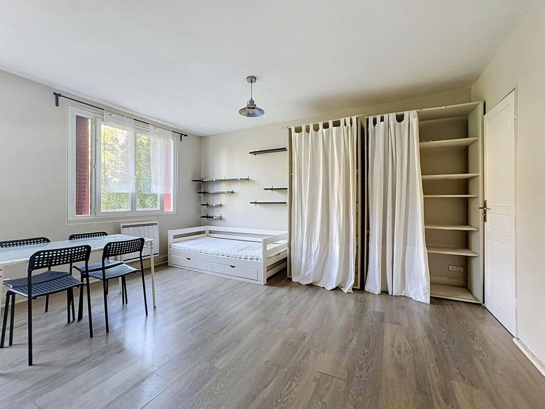 Appartement 1 pièce 28 m² · à Oullins-Pierre-Bénite · 27,9 m² · 550 €