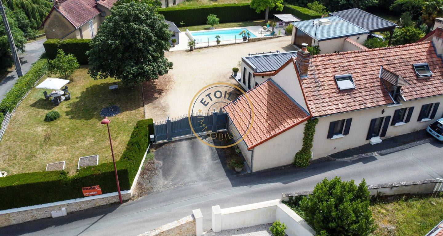 Maison 6 pièces 153 m² · à Huillé-Lézigné · 153 m² · 299 500 €