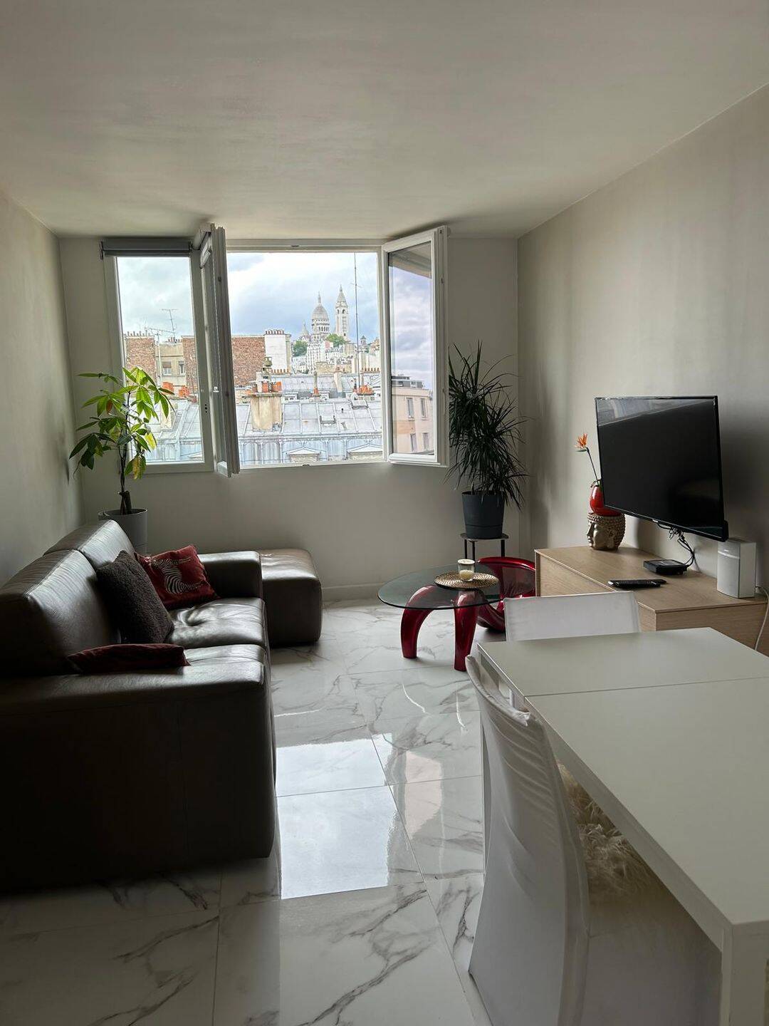 Appartement 3 pièces 58 m² · à Paris 18ème Arrondissement · 58,1 m² · 2 050 €/mois