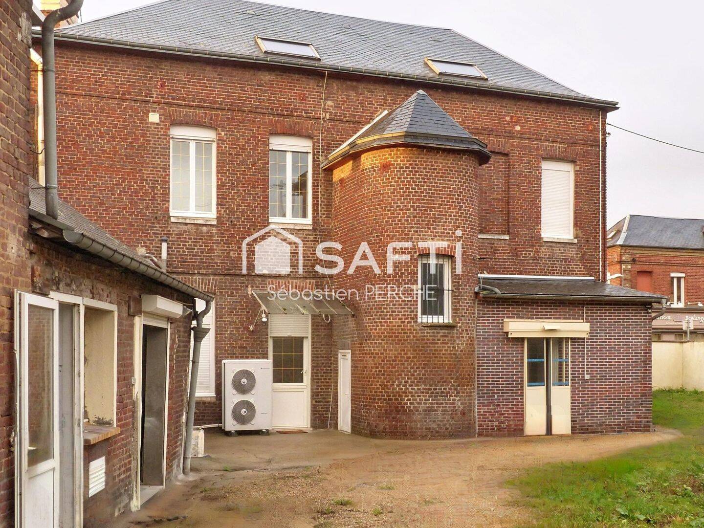 Maison 5 pièces 159 m² · à Oissel · 159 m² · 1 775 €