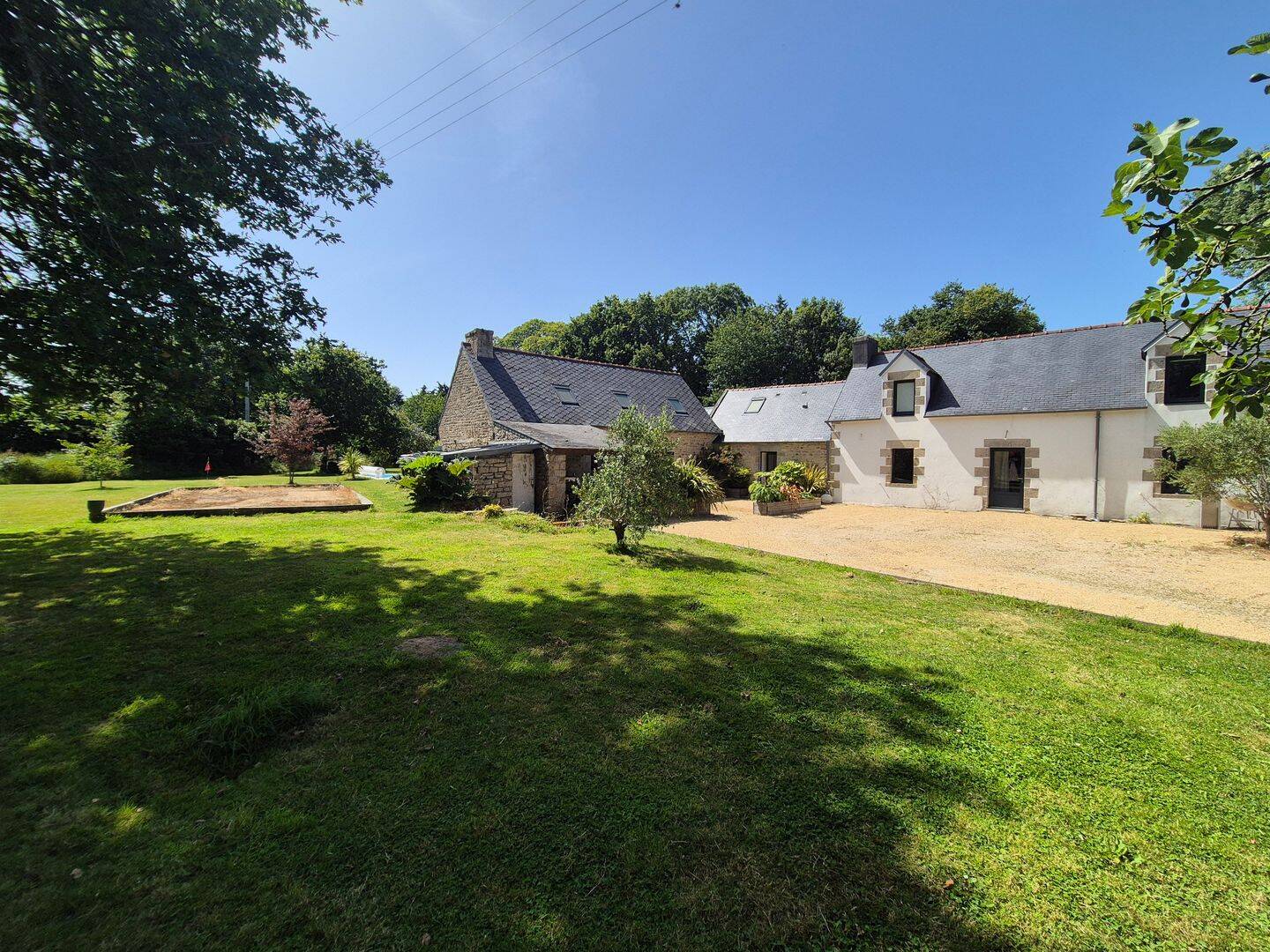 Maison 9 pièces 225 m² · à Plonéour-Lanvern · 225 m² · 698 000 €