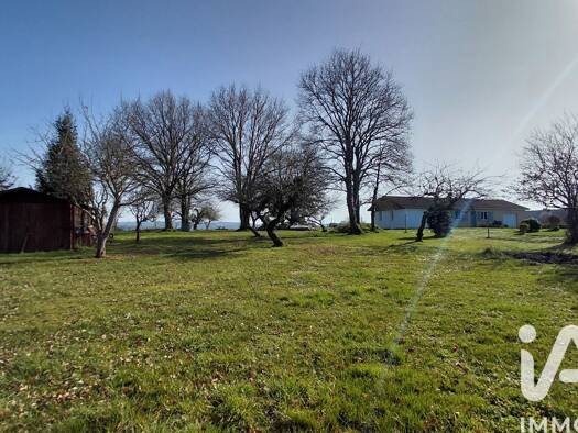 Maison de plain-pied à vendre 127 000 € 7 pièces 3 chambres 122 m² 4 450 m² de terrain Saint-Pierre-de-Fursac 23290