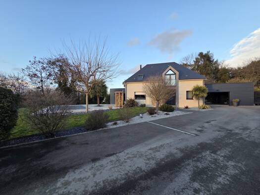 Villa à vendre 451 000 € 6 pièces 4 chambres 167 m² 1 500 m² de terrain La Bazoge 72650