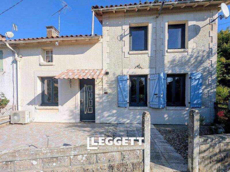Maison 5 pièces 98 m² · à Genouillé · 98 m² · 135 000 €