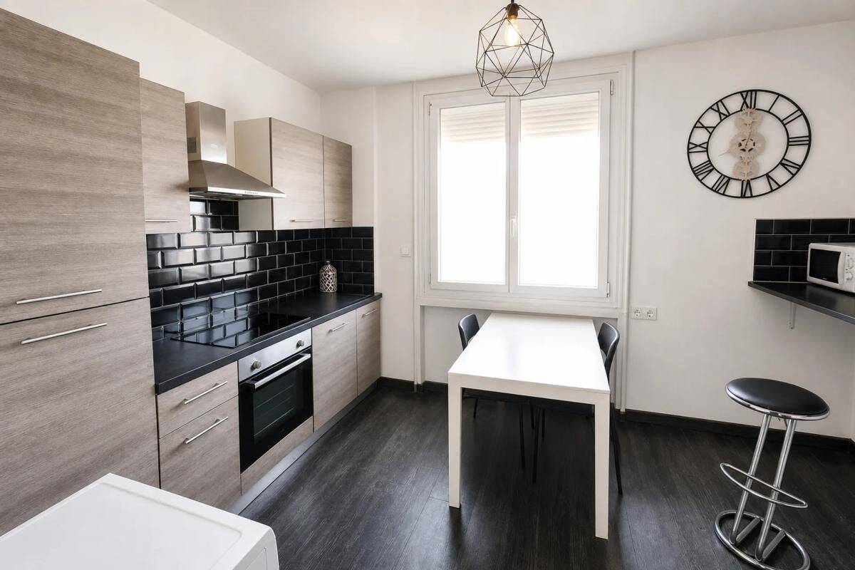 Appartement 7 pièces 139 m² · à Saint-Étienne · 139 m² · 185 000 €