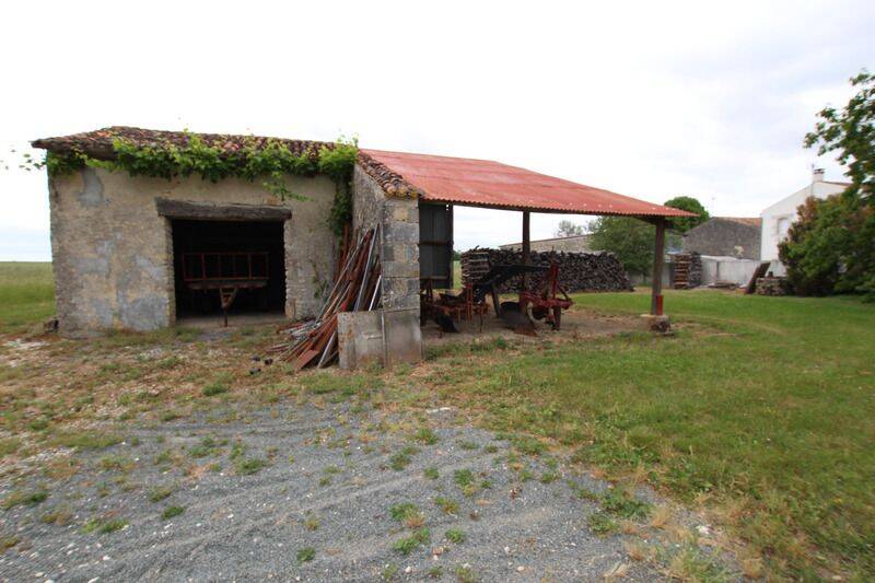 Maison 1 pièce 524 m² · à Saint-Loup · 524 m² · 44 000 €