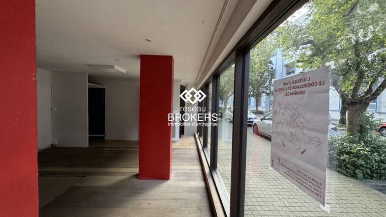 Local commercial à louer 2 097 € 74 m² de surface de vente Île de Nantes Nantes 44200