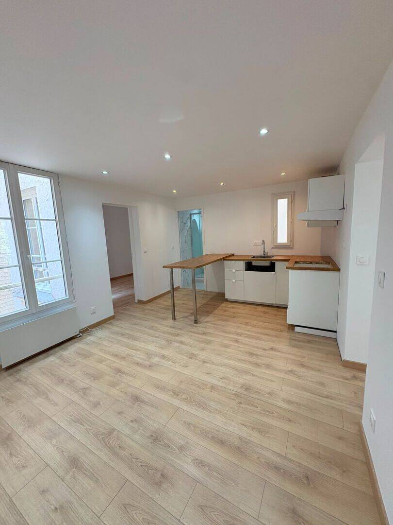 Appartement 3 pièces 62 m² · à Paris 10ème Arrondissement · 62 m² · 1 570 €