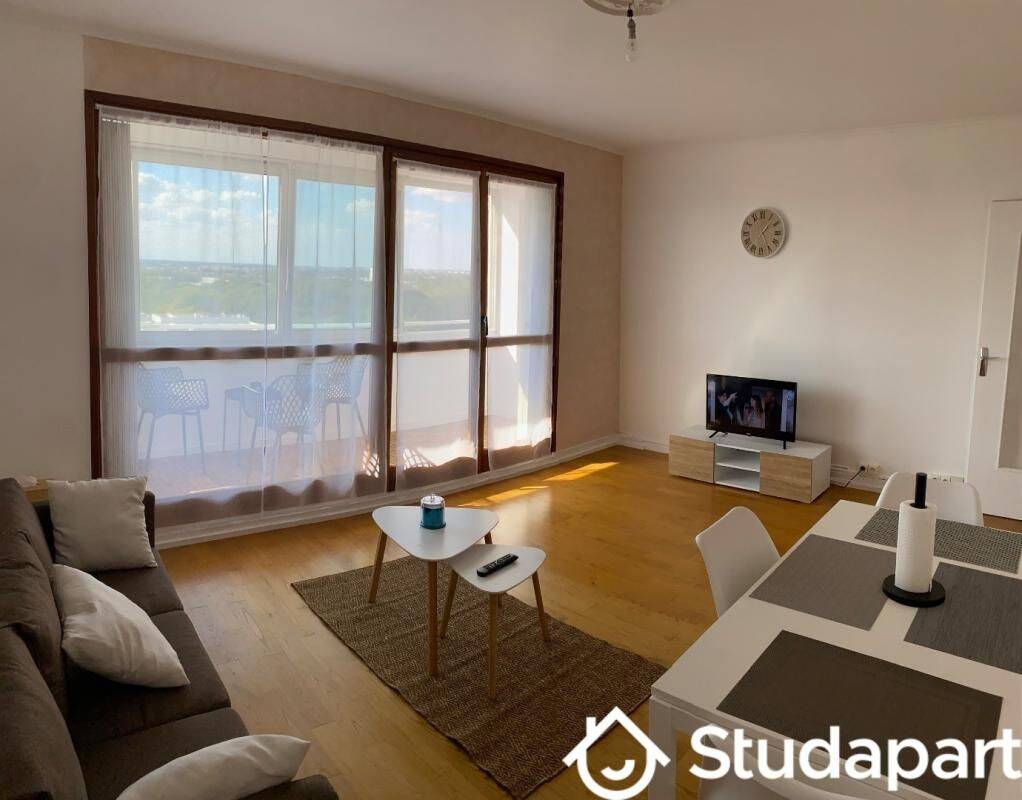 Appartement 4 pièces 87 m² · à Orléans · 87 m² · 450 €