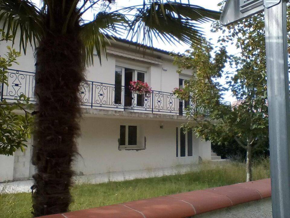 Maison 4 pièces 80 m² · à Laroque-Timbaut · 80 m² · 806 €