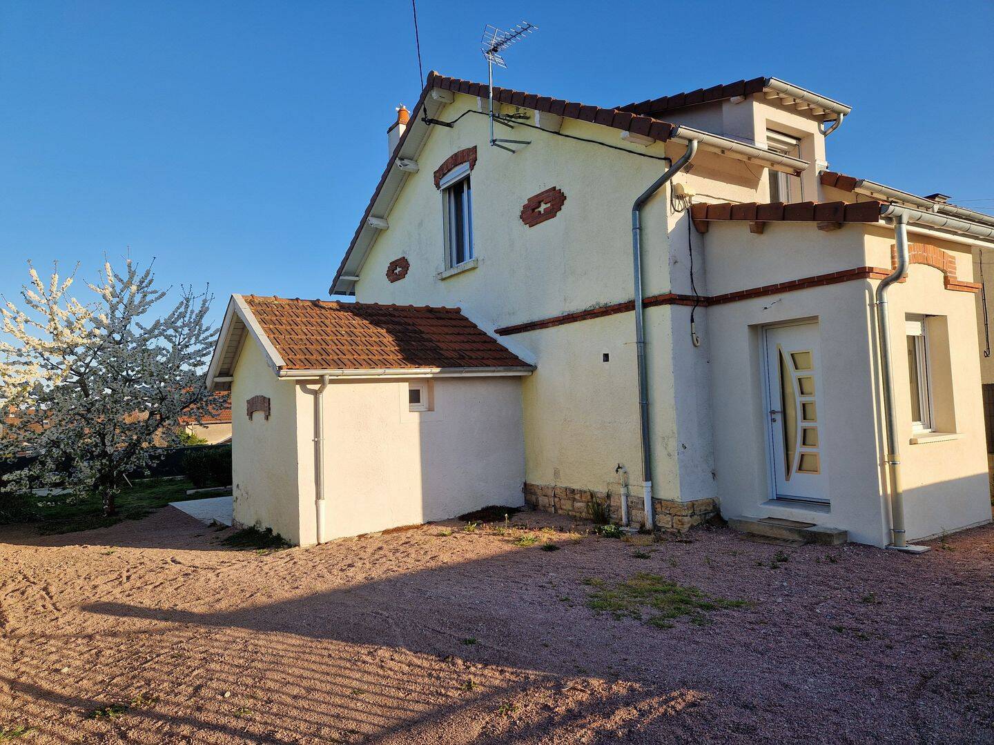 Maison 6 pièces 120 m² · à Montceau-les-Mines · 120 m² · 153 000 €