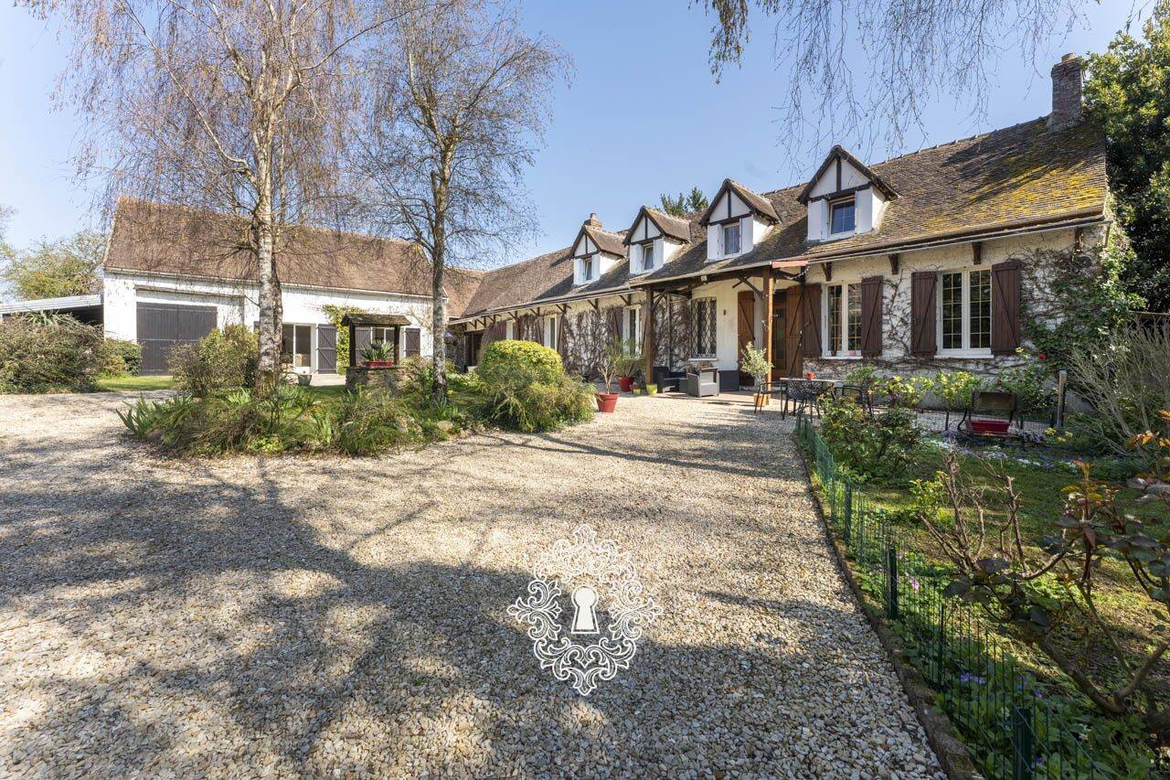 Maison 5 pièces 205 m² · à Perceneige · 205 m² · 299 000 €