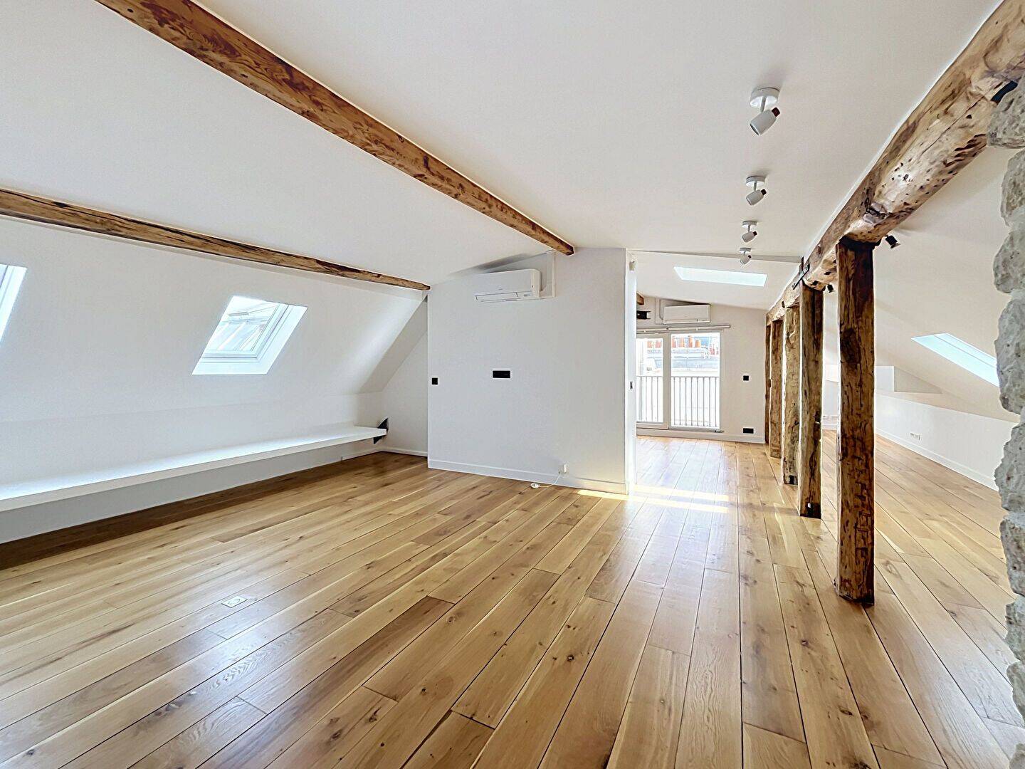 Appartement 3 pièces 117 m² · à Paris 8ème Arrondissement · 117 m² · 4 695 €/mois