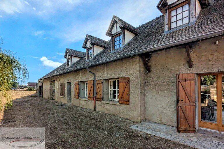 Maison 11 pièces 285 m² · à Sevrey · 285 m² · 310 000 €