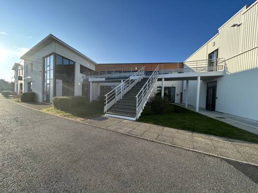 Espace bureau à louer 3 425 € 249,7 m² de bureaux divisible de 64 m² à 250 m² Centre Pornic 44210