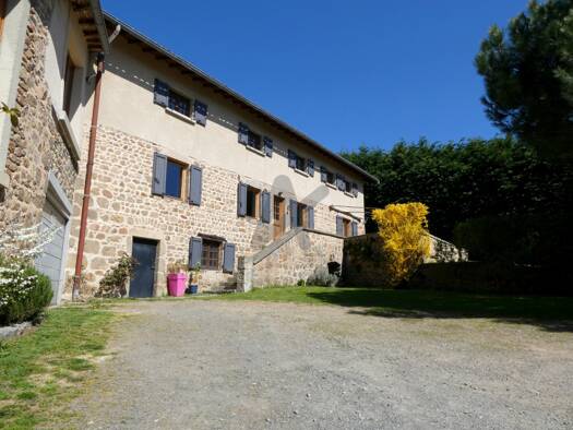 Ferme à vendre 530 000 € 11 pièces 5 chambres 336 m² 1 100 m² de terrain Longessaigne 69770