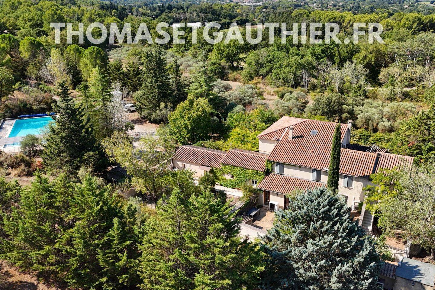 Maison 16 pièces 445 m² · à Velleron · 445 m² · 949 000 €