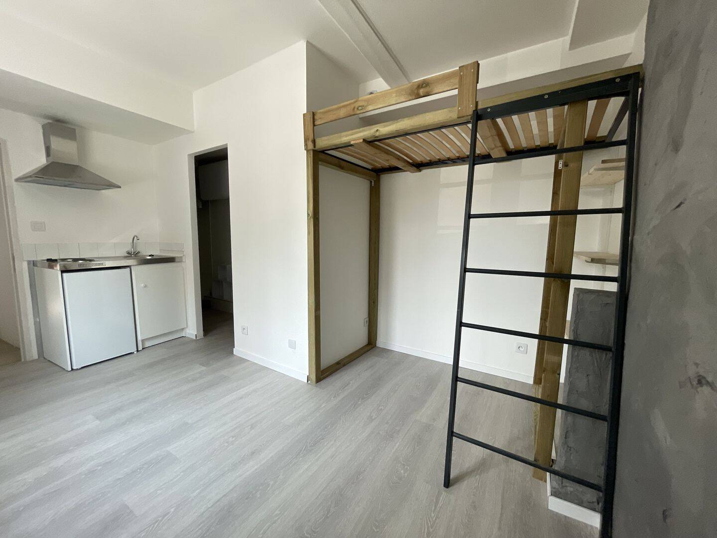 Appartement 1 pièce 15 m² · à Riom · 14,8 m² · 323 €