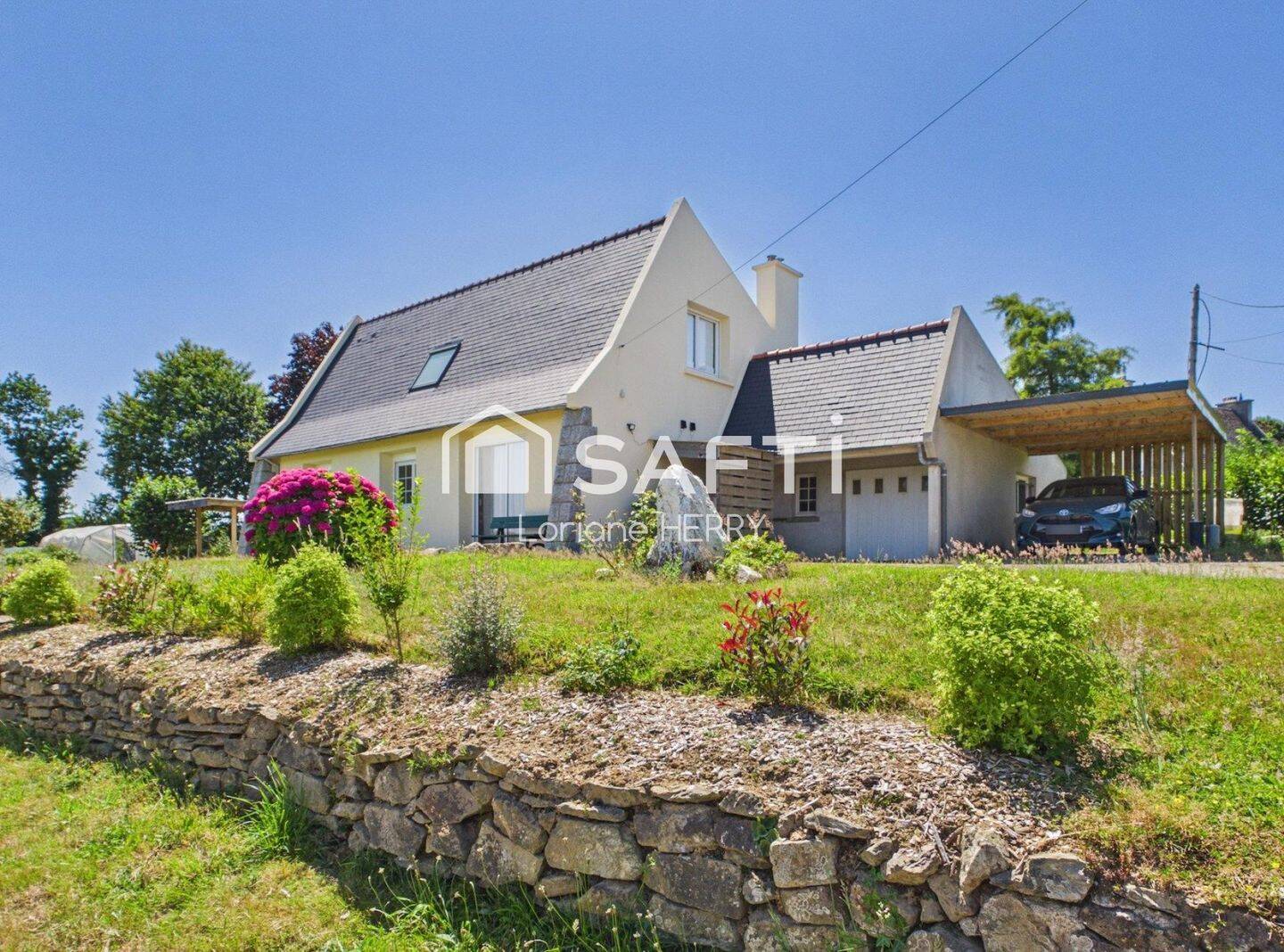 Maison 5 pièces 135 m² · à Lampaul-Guimiliau · 135 m² · 240 000 €