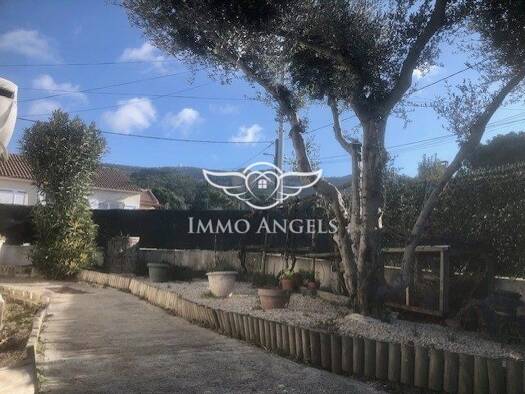 Maison de plain-pied à vendre 245 000 € 3 pièces 2 chambres 80 m² 498 m² de terrain Est Bollène 84500