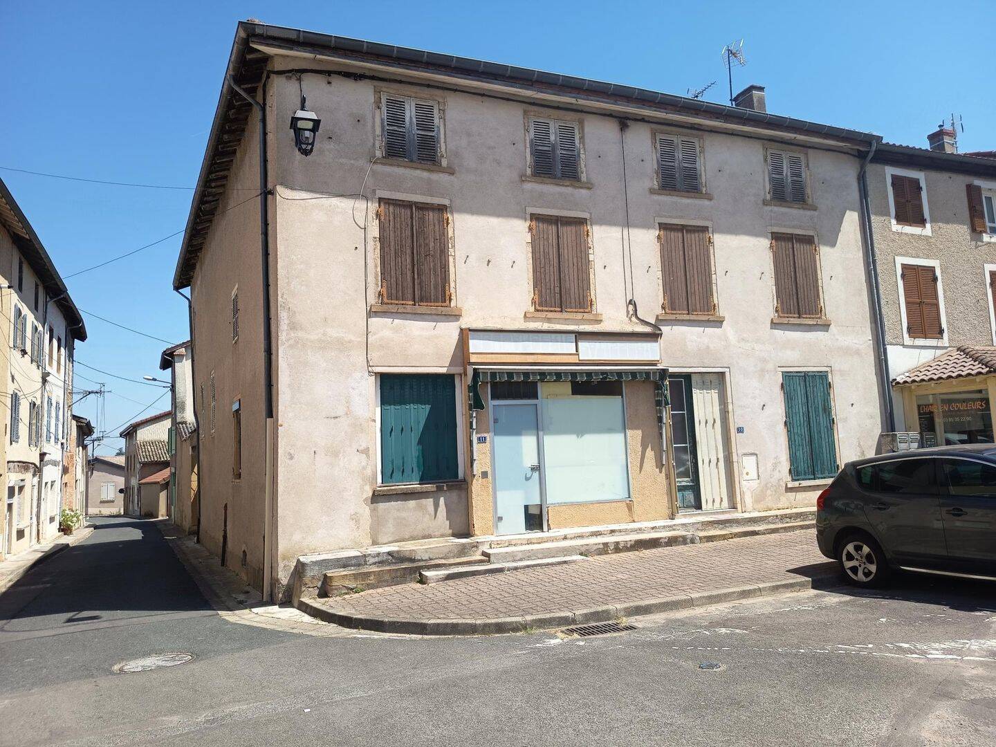 Maison 13 pièces 198 m² · à Romanèche-Thorins · 198 m² · 270 000 €