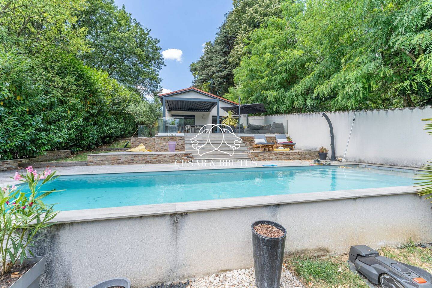Maison 5 pièces 300 m² · à Neyron · 300 m² · 1 099 000 €