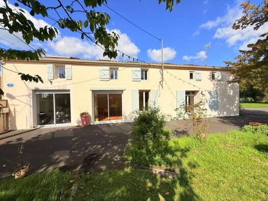 Maison à vendre 330 000 € 5 pièces 4 chambres 190 m² 13 441 m² de terrain Genouillé 17430