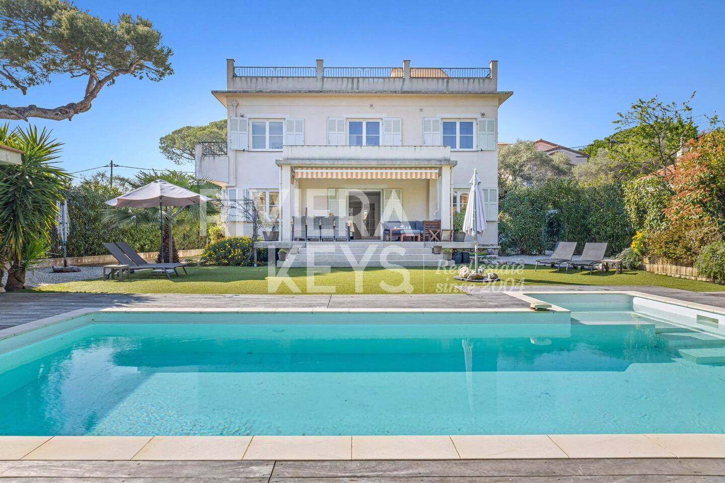 Maison 8 pièces 220 m² · à Antibes · 220 m² · 1 750 000 €