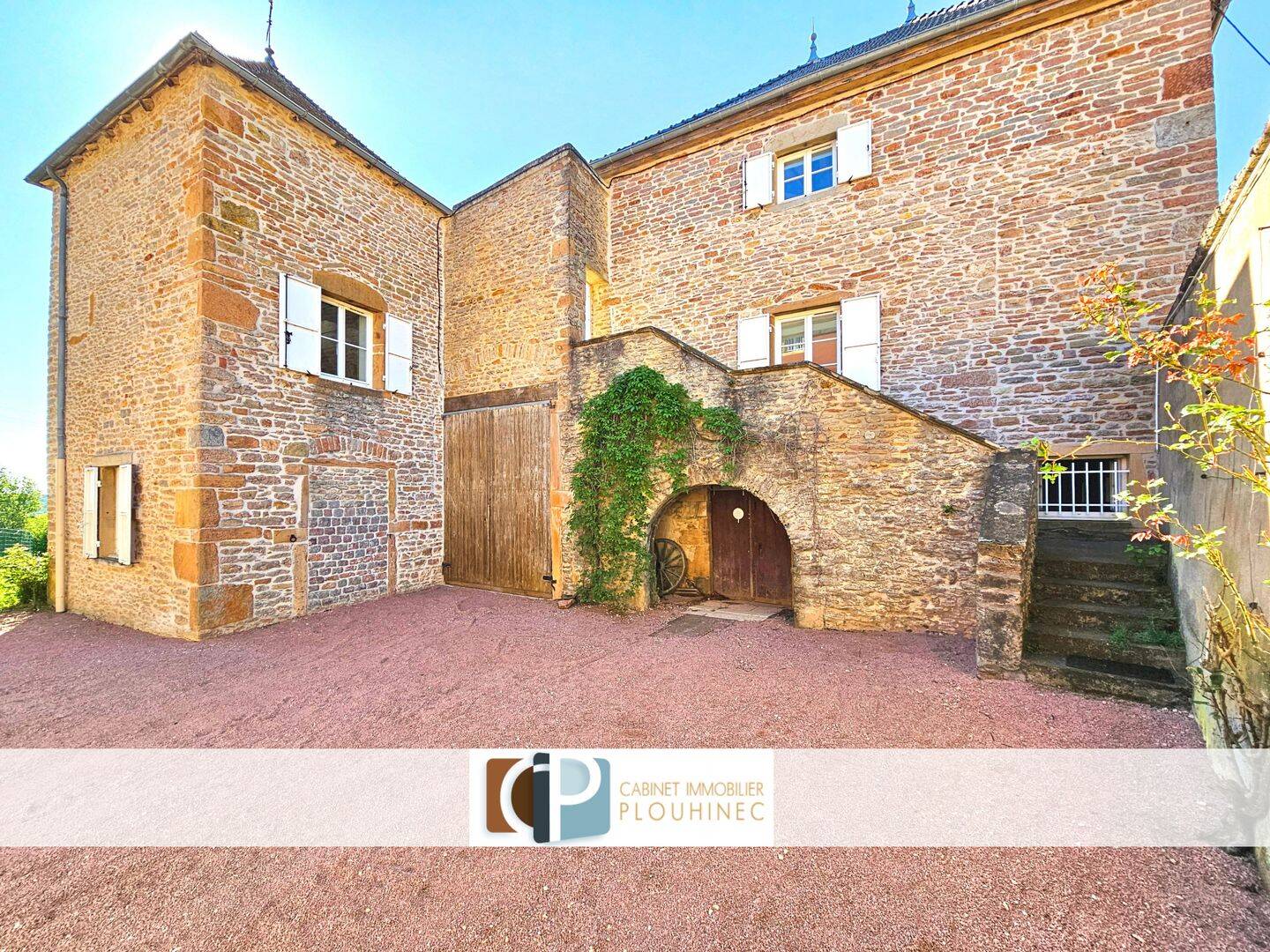 Maison 7 pièces 216 m² · à Solutré-Pouilly · 216 m² · 310 000 €