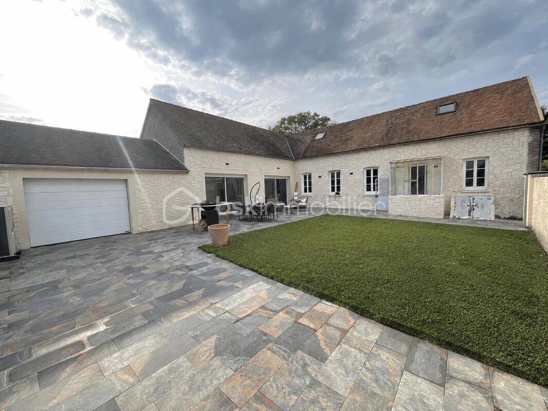 Maison 7 pièces 230 m² · à Perceneige · 230 m² · 299 000 €