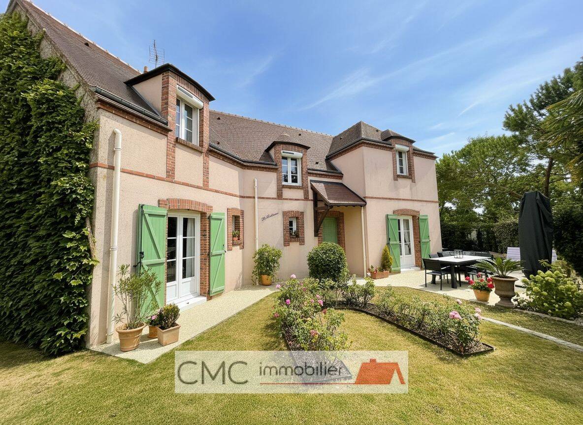 Maison 8 pièces 200 m² · à Fontaine-la-Guyon · 200 m² · 416 955 €
