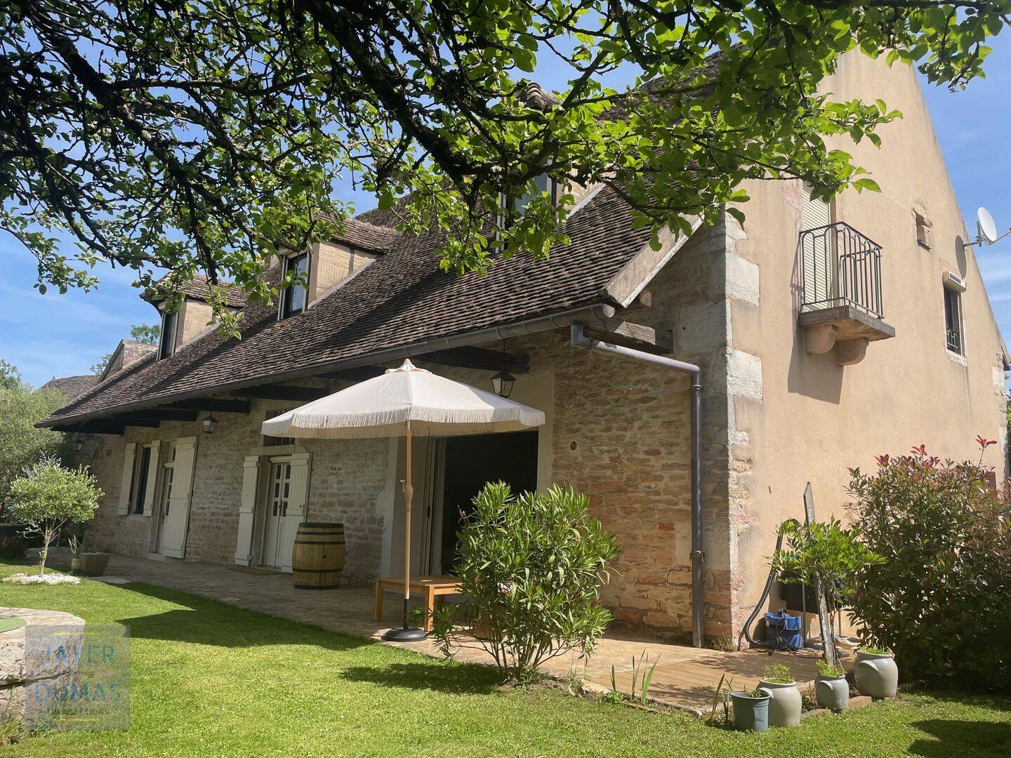 Maison 8 pièces 240 m² · à Allériot · 240 m² · 735 000 €