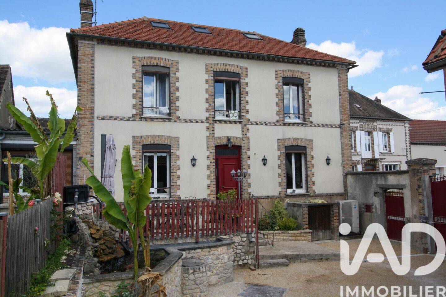 Maison 8 pièces 177 m² · à Vinneuf · 177 m² · 290 000 €