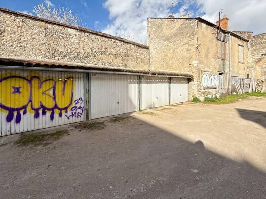 Parking à louer 80 € 12 m² Bourgogne-Châtelet Orléans 45000