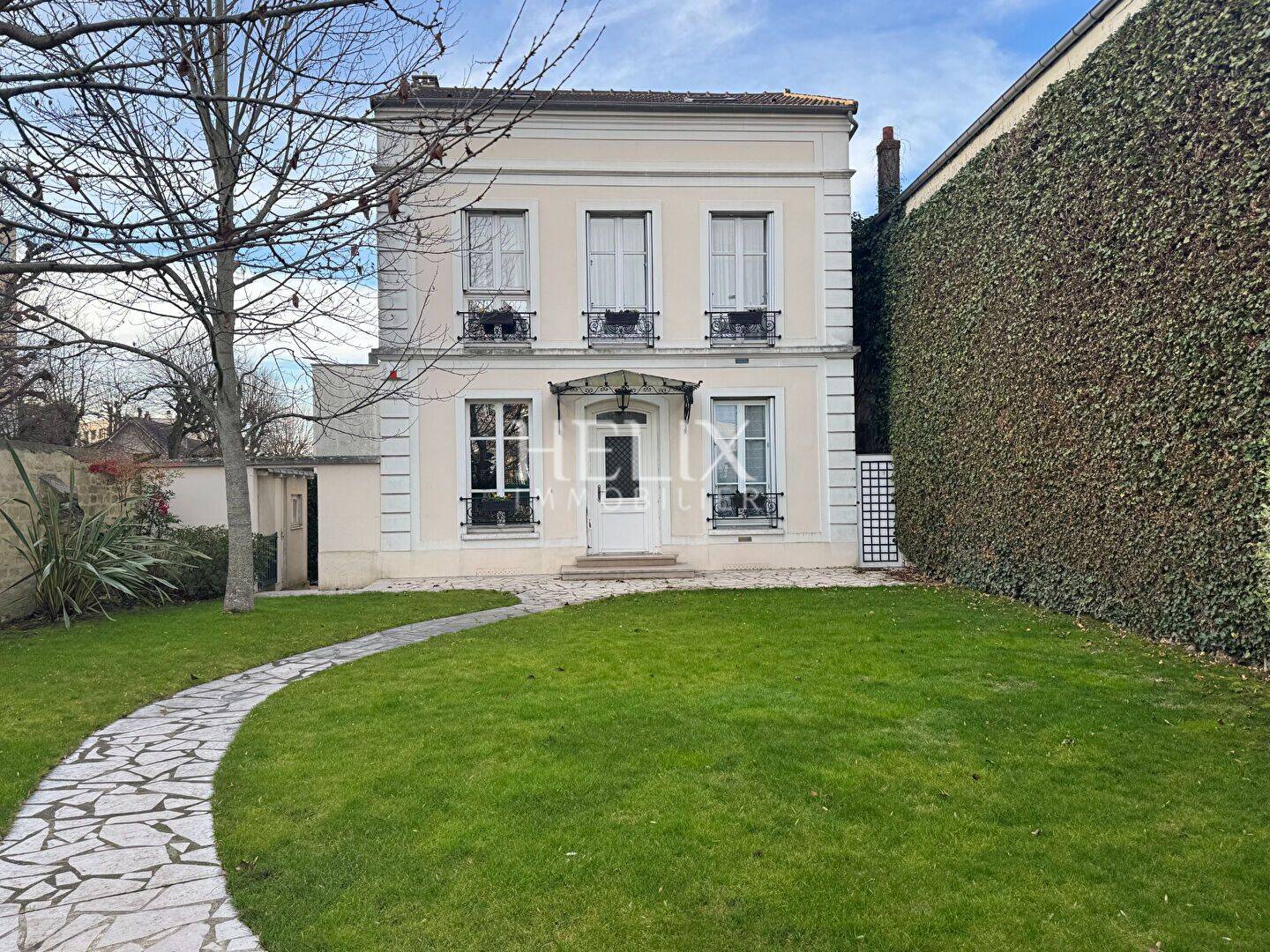 Maison 6 pièces 161 m² · à Saint-Germain-en-Laye · 161,1 m² · 1 575 000 €