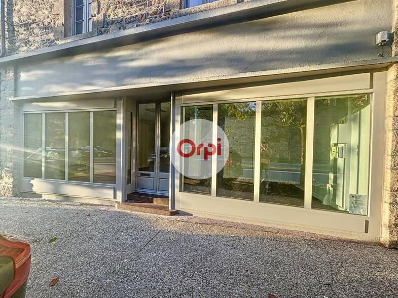 Local commercial à louer 800 € 61 m² de surface de vente La Roche-Bernard 56130