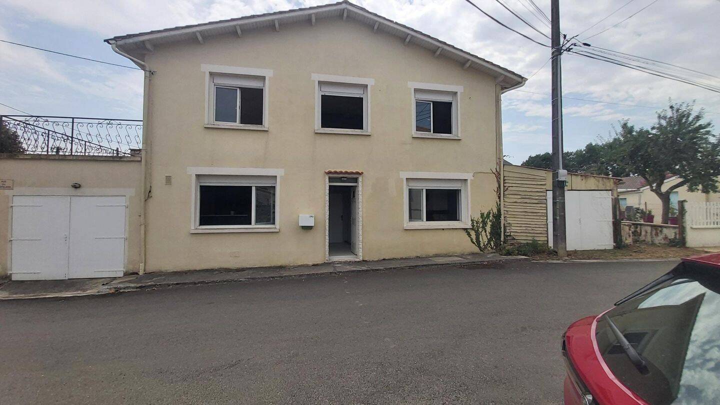 Maison 4 pièces 105 m² · à Dirac · 105 m² · 148 000 €