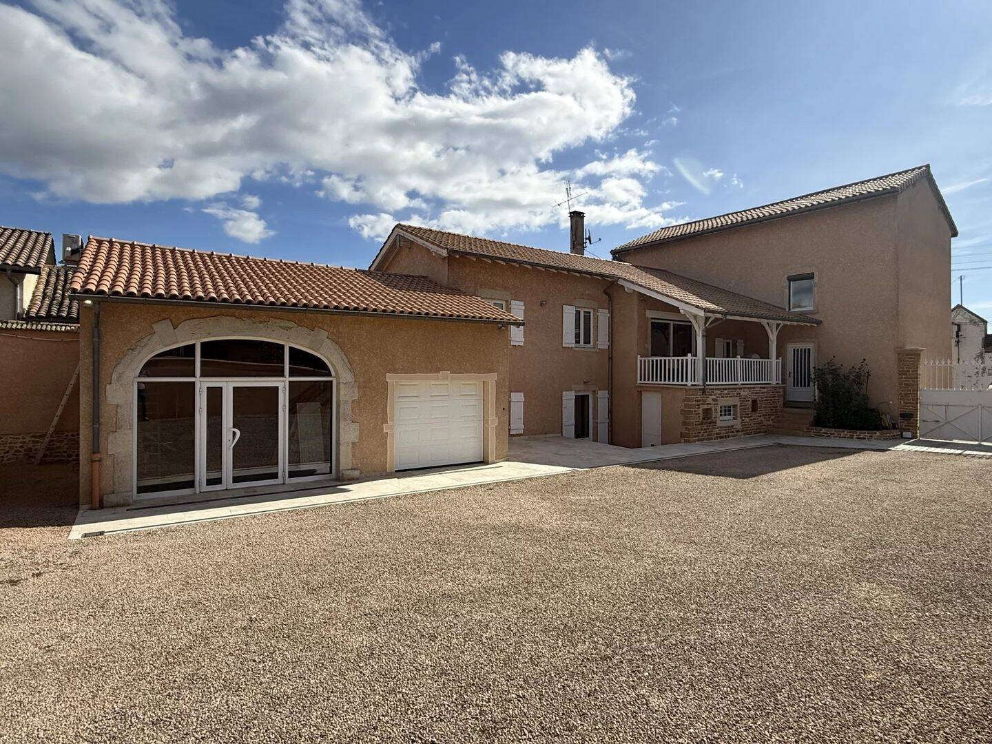 Maison 8 pièces 180 m² · à Belleville-en-Beaujolais · 180 m² · 468 000 €