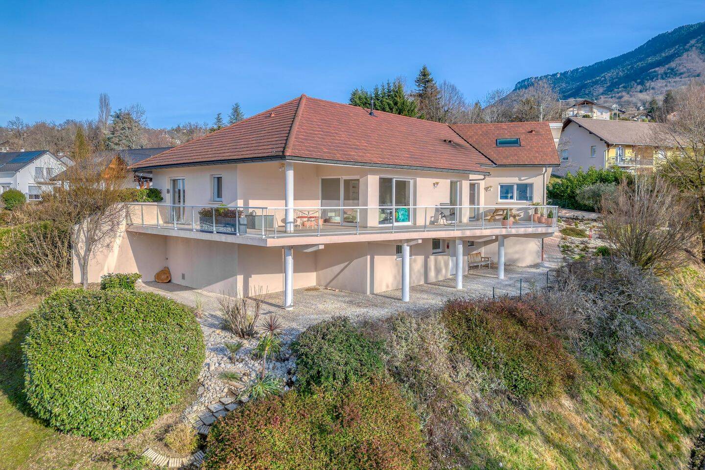 Maison 5 pièces 250 m² · à Pugny Chatenod · 250 m² · 1 190 000 €