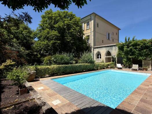 Maison à vendre 2 250 000 € 16 pièces 9 chambres 667 m² 1 158 m² de terrain Nord Uzès 30700
