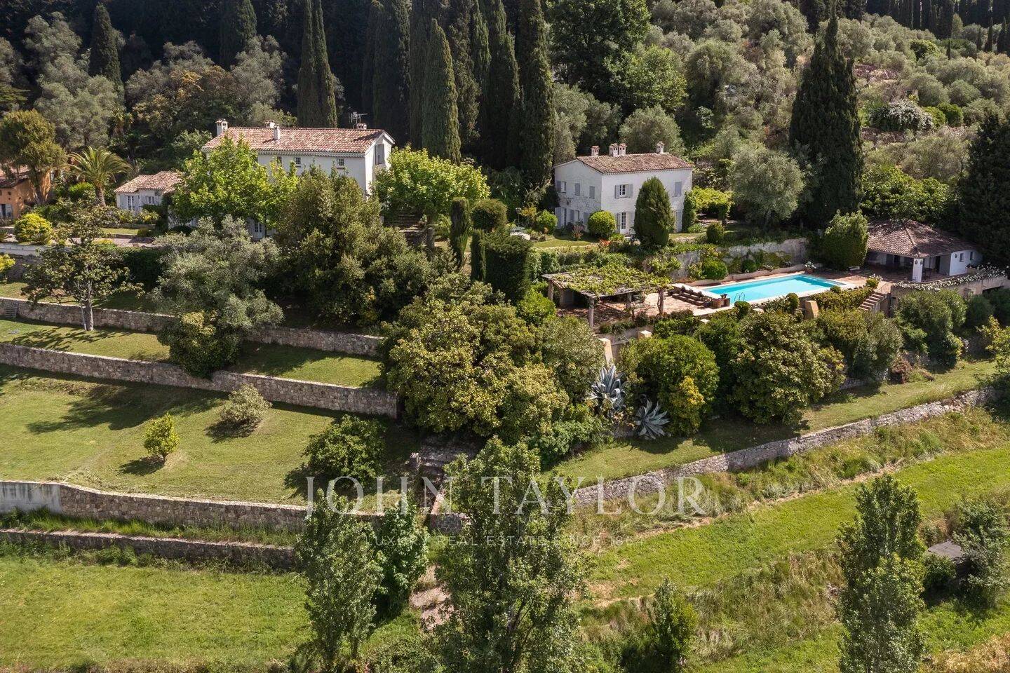 Maison 15 pièces 521 m² · à Grasse · 521 m² · 3 950 000 €