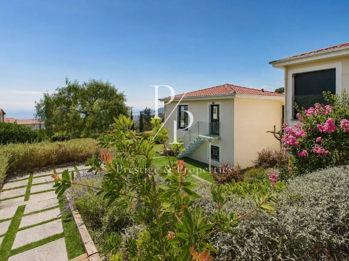Maison 8 pièces 240 m² · à Mandelieu-la-Napoule · 240 m² · 2 370 000 €